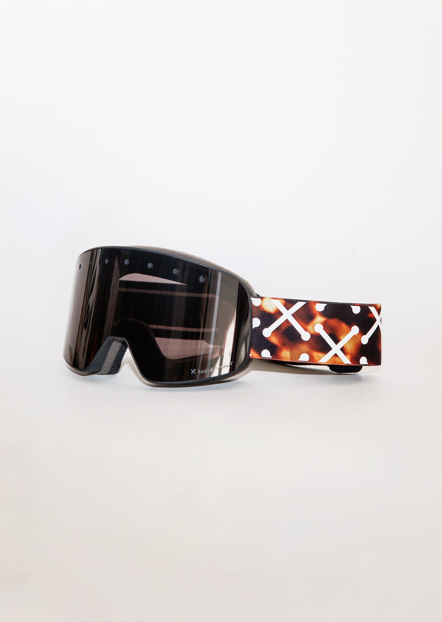 BOLLEXPETERANDMAY BLACK