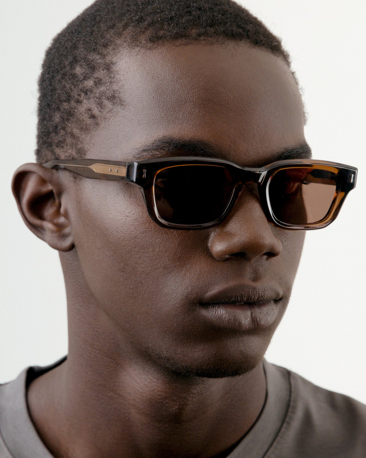 S136 ECLAIREUR DARK AMBER BROWN